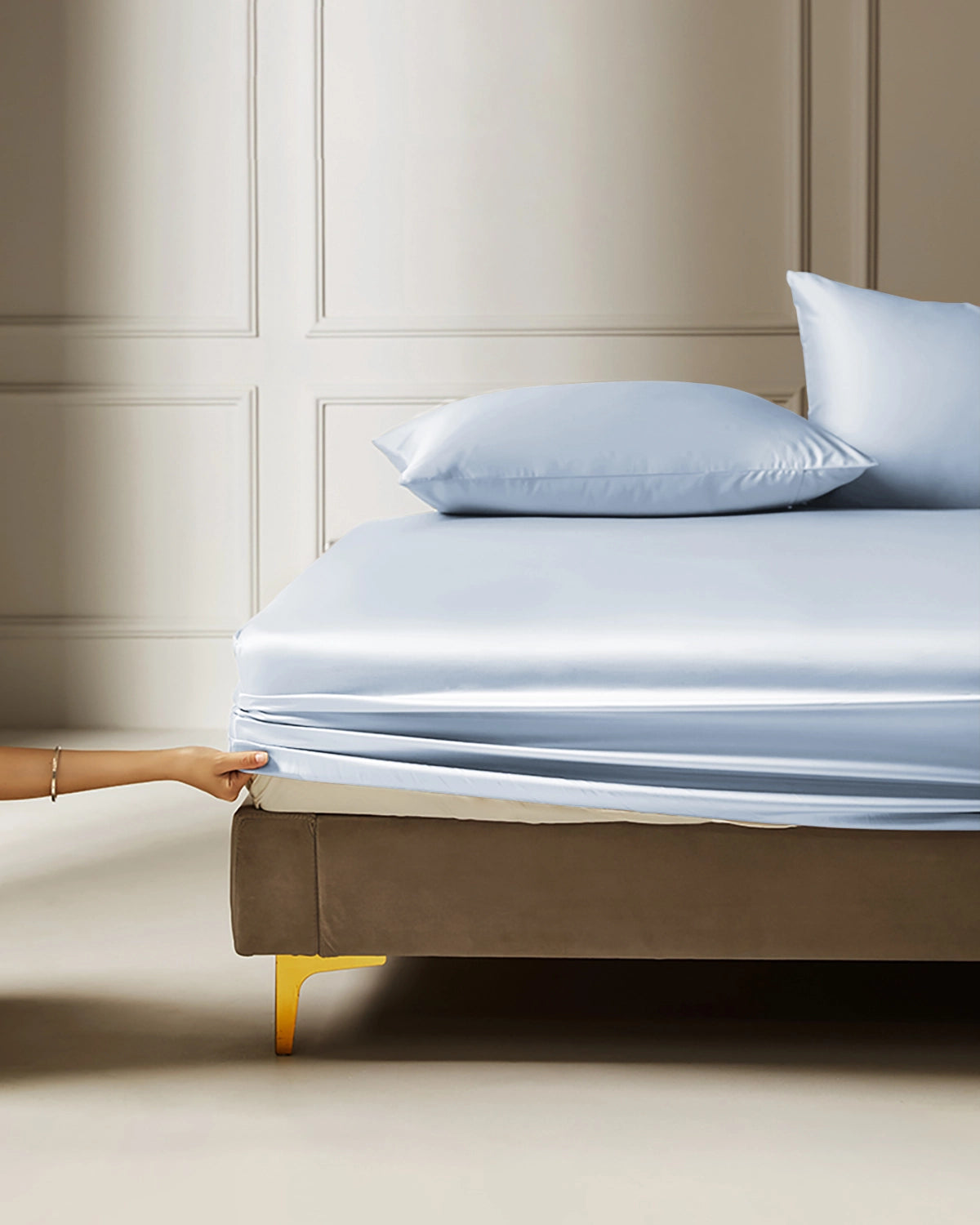 Luxurious 3-piece Silk Bedding Set Including Fitted Sheet and Pillowcases, Light Blue