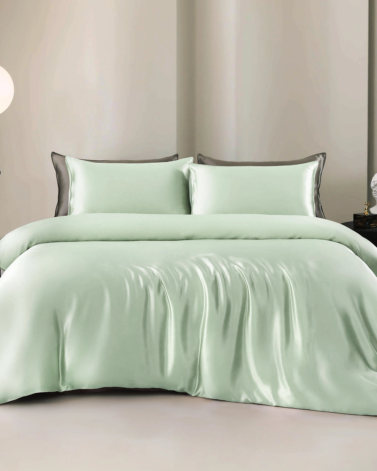 Luxurious 4-piece Silk Bedding Set Including Duvet Cover and Flat Sheet, Light Green