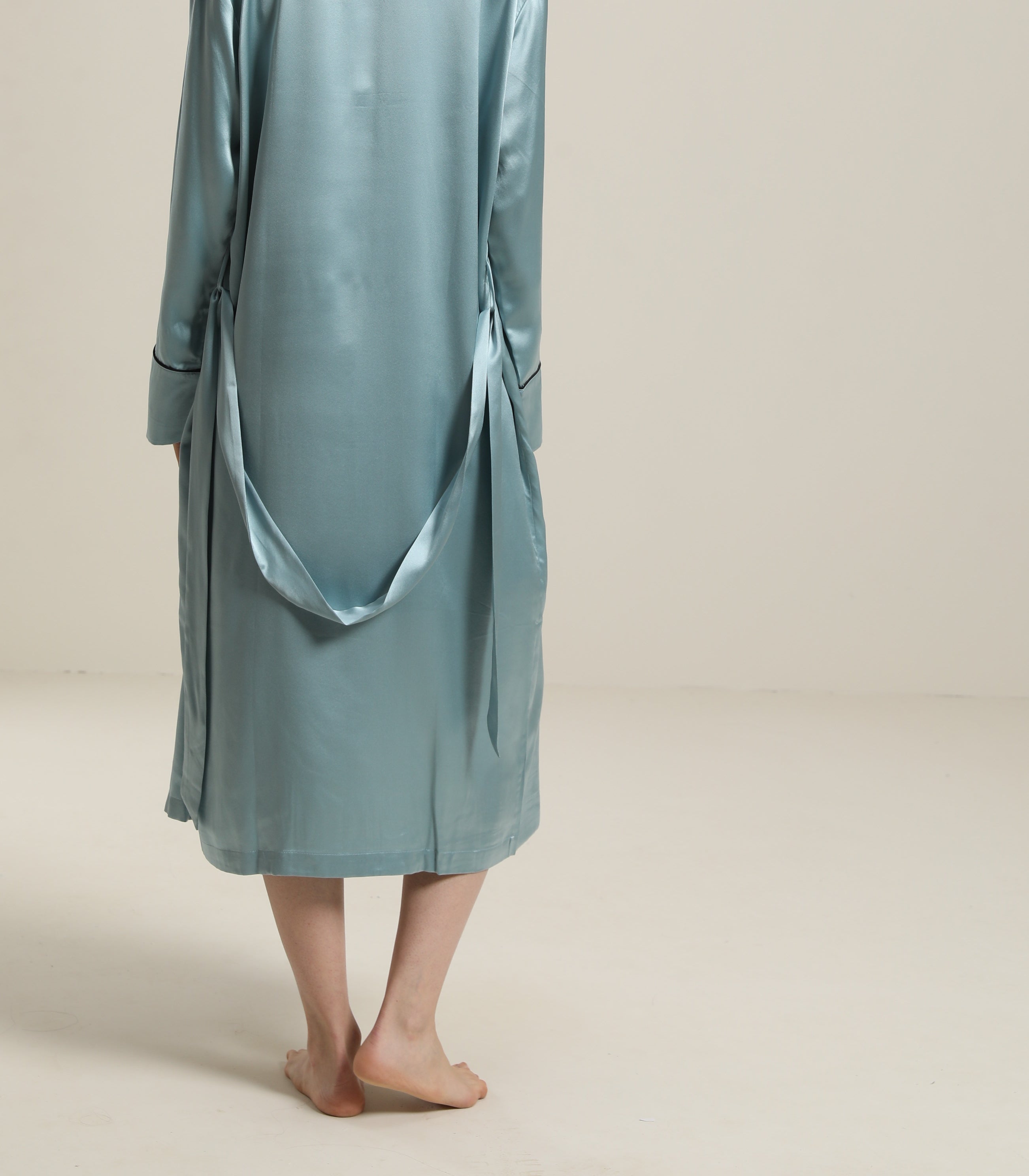 22 Momme Contra Trim And Full Length Silk Robe, Haze Blue