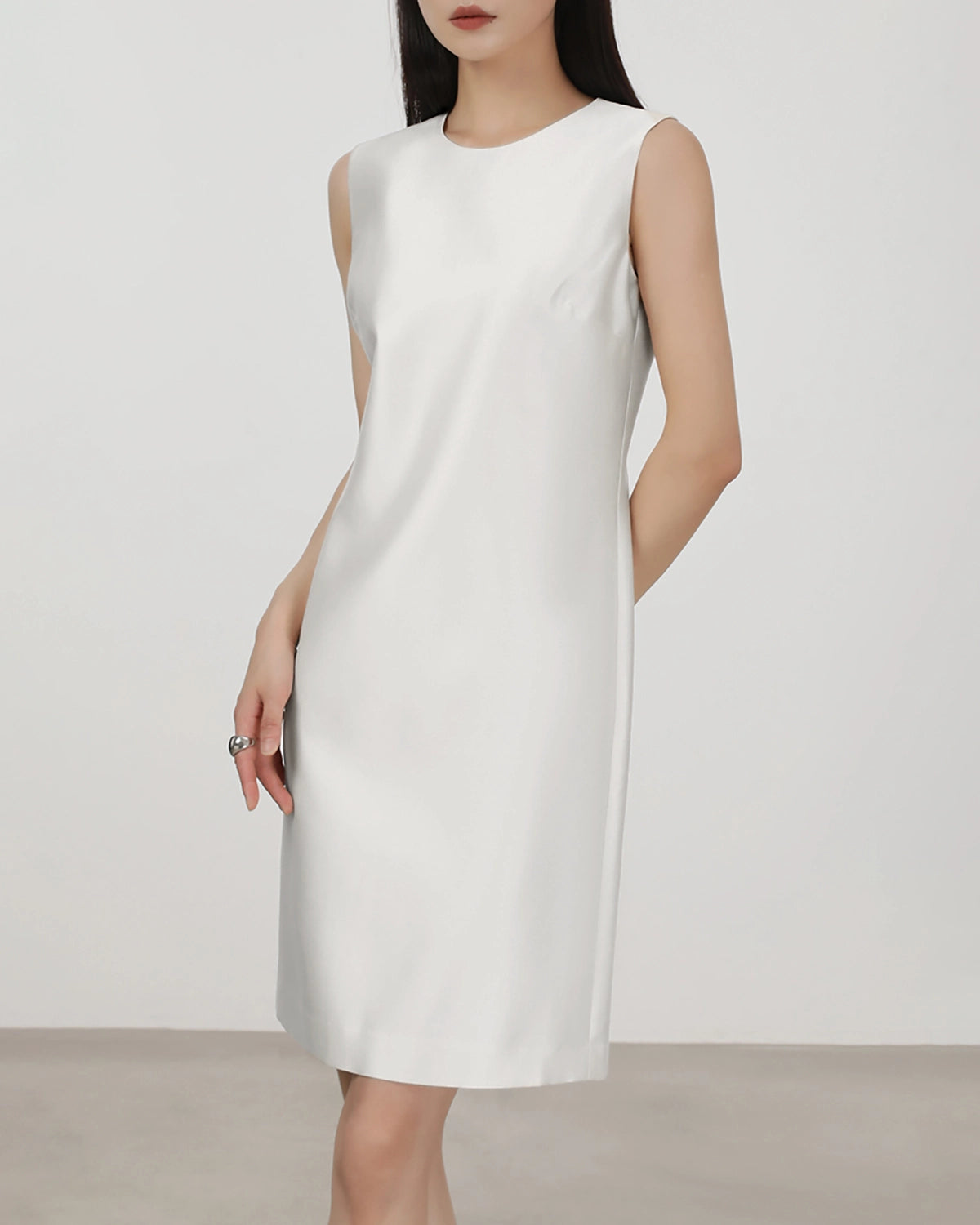 40 Momme Sleeveless Silk Straight Dress, White