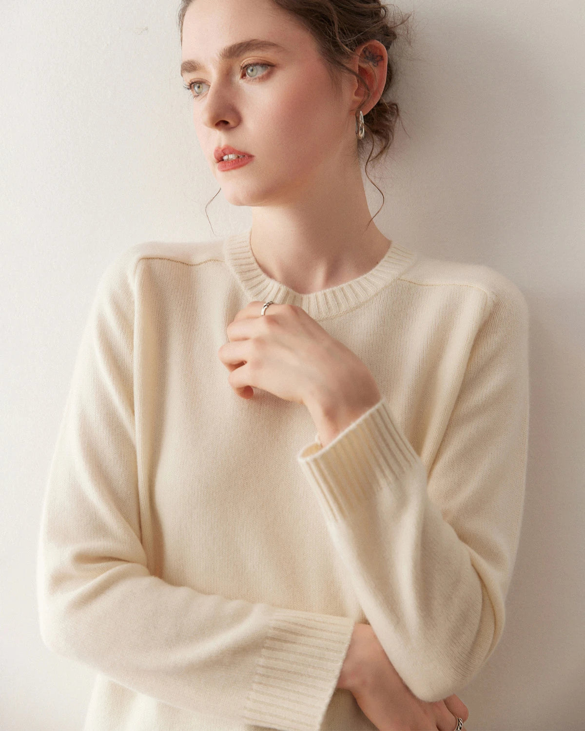 Classic Saddle Shoulder Round Neck Cashmere Sweater - DAISYSILK