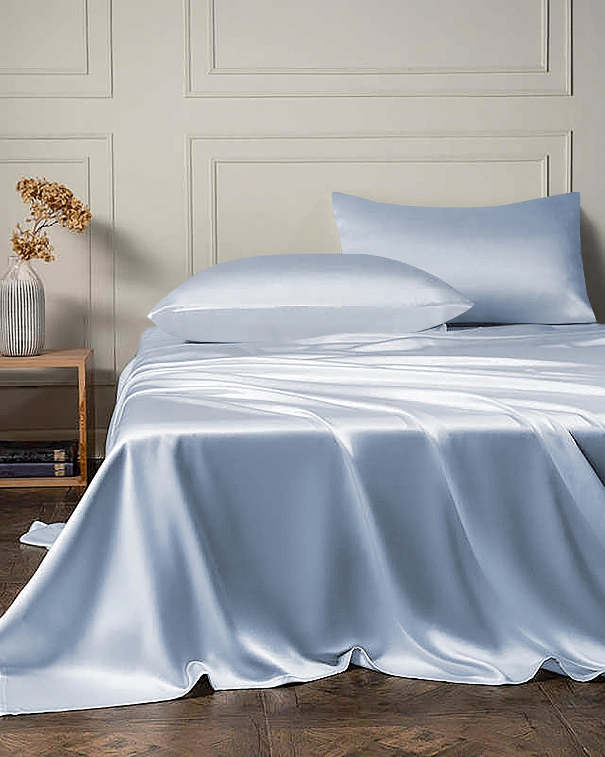 Luxurious 4-piece Silk Bedding Set Including Fat and Fitted Sheets, Light Blue
